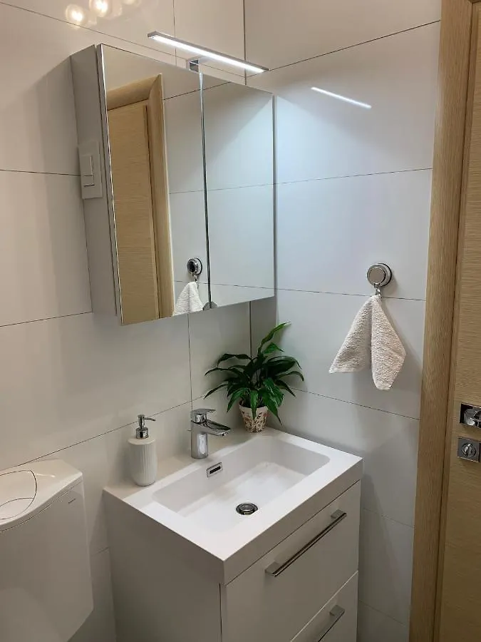 Mm Split Apartment - 5 Min By Car To The Beach & City Center - Free Public Parking