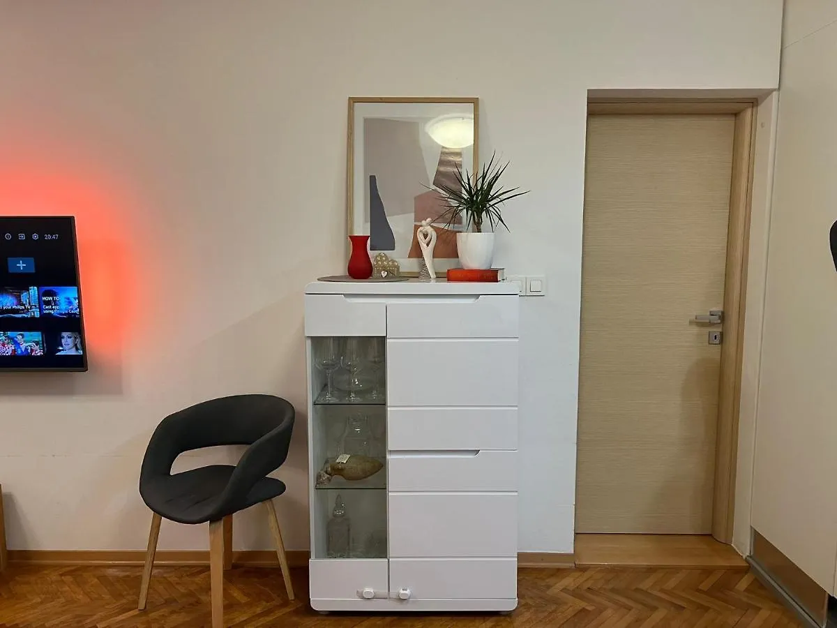 Mm Split Apartment - 5 Min By Car To The Beach & City Center - Free Public Parking 0*,  Croazia